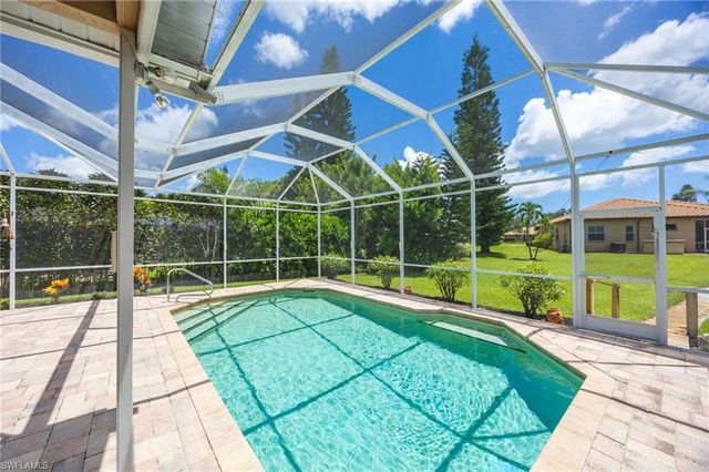 195 Palmetto Dunes CIR, Naples, FL 34113