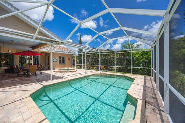 195 Palmetto Dunes CIR, Naples, FL 34113