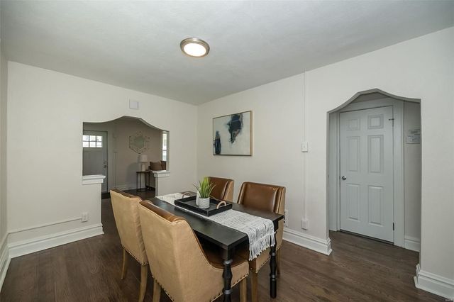 4117 Ravenwood Avenue, St Louis, MO 63121