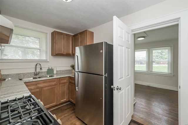 4117 Ravenwood Avenue, St Louis, MO 63121