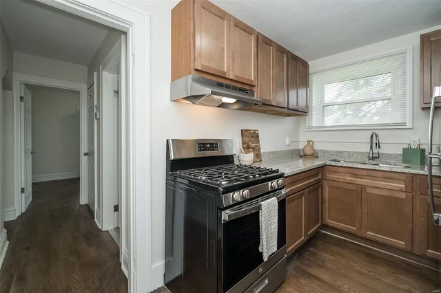 4117 Ravenwood Avenue, St Louis, MO 63121