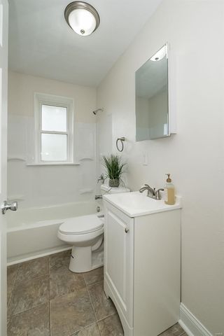 4117 Ravenwood Avenue, St Louis, MO 63121