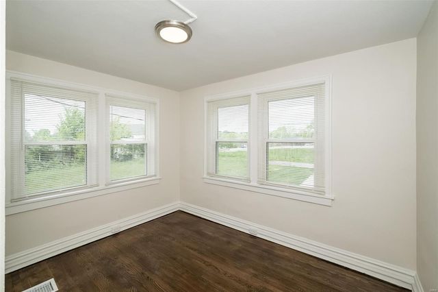 4117 Ravenwood Avenue, St Louis, MO 63121