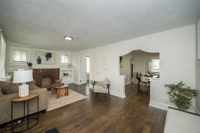 4117 Ravenwood Avenue, St Louis, MO 63121