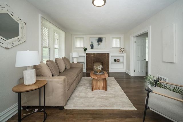 4117 Ravenwood Avenue, St Louis, MO 63121