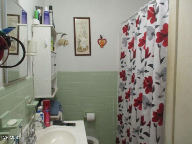 431 Maple Street, Glade Spring, VA 24340