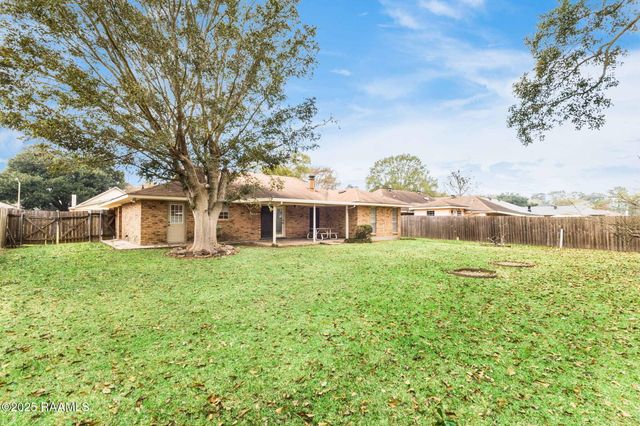 401 Rain Tree Trail, Lafayette, LA 70507