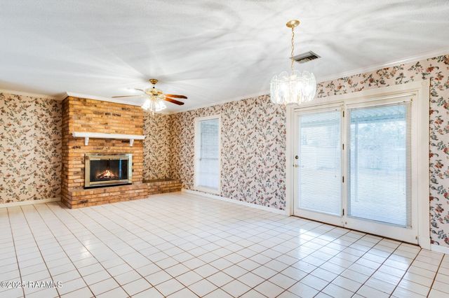 401 Rain Tree Trail, Lafayette, LA 70507