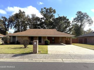 401 Rain Tree Trail, Lafayette, LA 70507