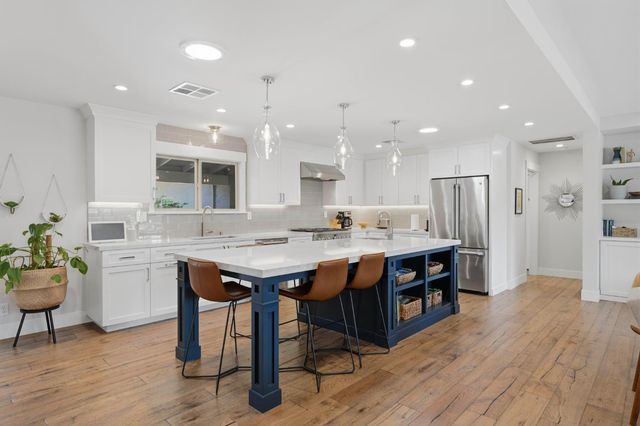 2929 Latham Dr, Sacramento, CA 95864