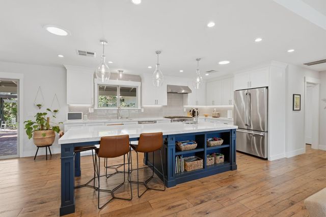 2929 Latham Dr, Sacramento, CA 95864