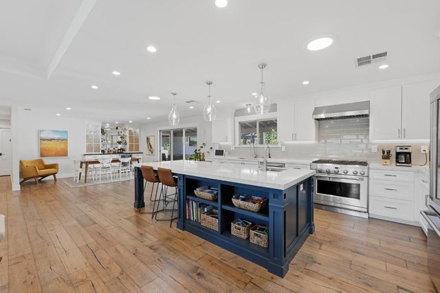 2929 Latham Dr, Sacramento, CA 95864