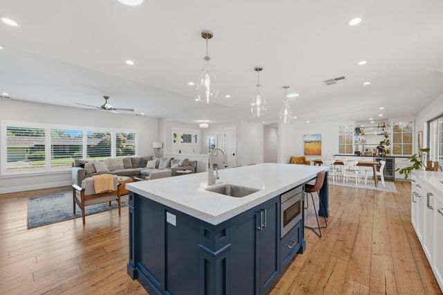 2929 Latham Dr, Sacramento, CA 95864