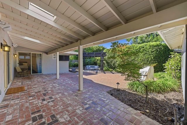 2929 Latham Dr, Sacramento, CA 95864