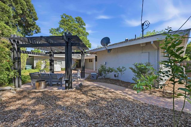 2929 Latham Dr, Sacramento, CA 95864