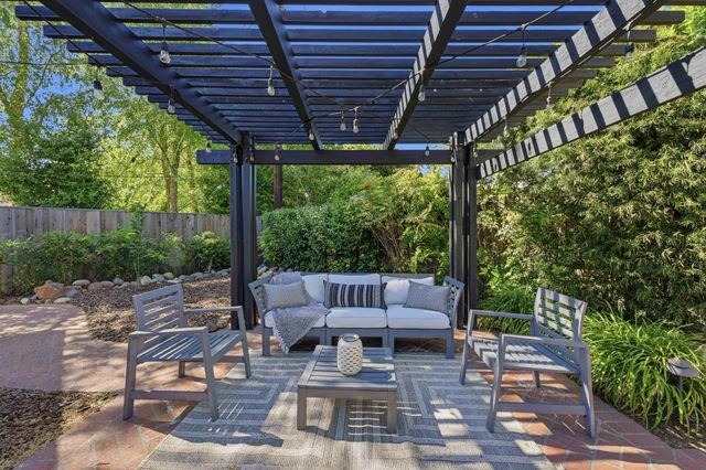 2929 Latham Dr, Sacramento, CA 95864