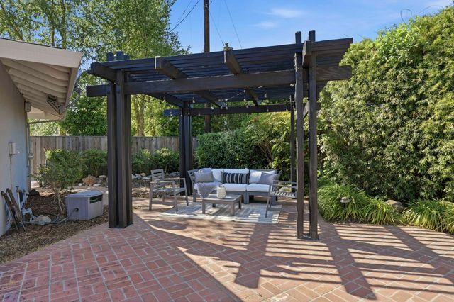 2929 Latham Dr, Sacramento, CA 95864