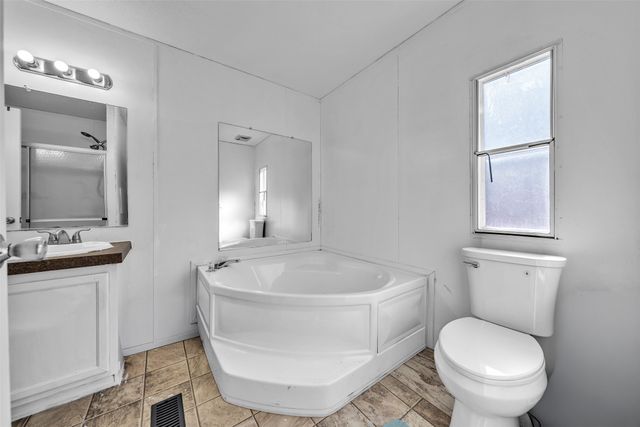 220 Country Side Court, Springtown, TX 76082