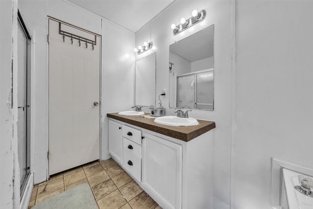 220 Country Side Court, Springtown, TX 76082