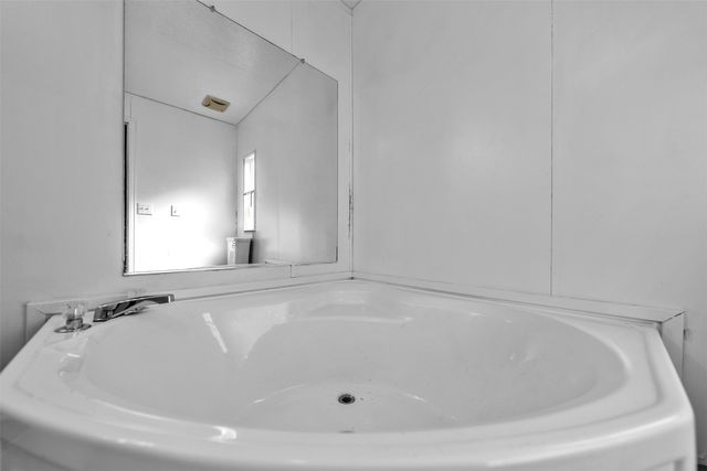 220 Country Side Court, Springtown, TX 76082