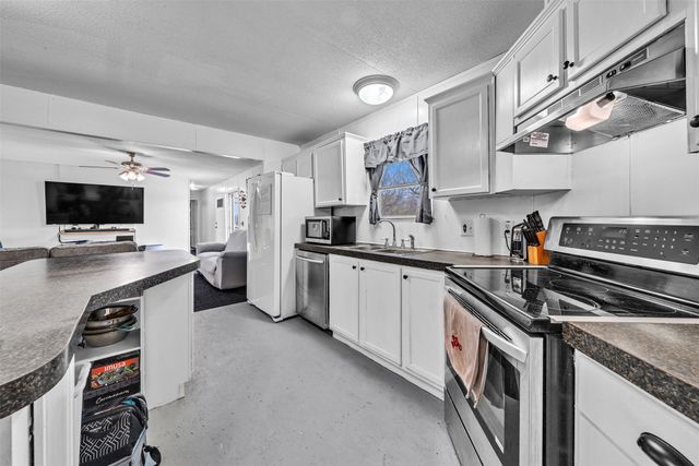 220 Country Side Court, Springtown, TX 76082