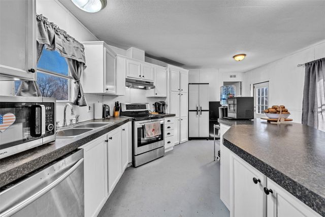 220 Country Side Court, Springtown, TX 76082