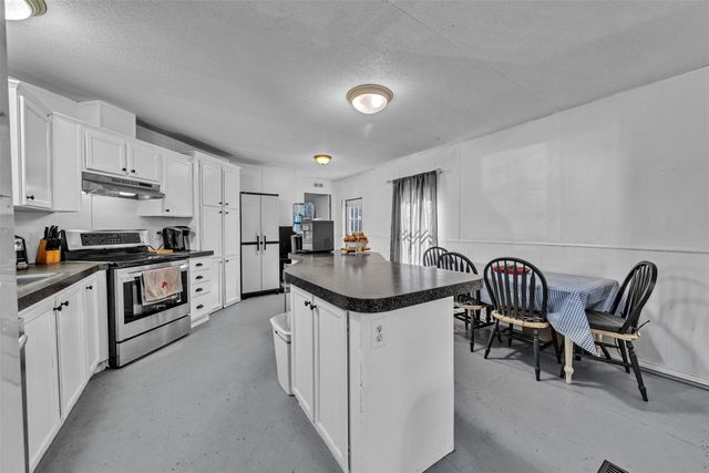 220 Country Side Court, Springtown, TX 76082