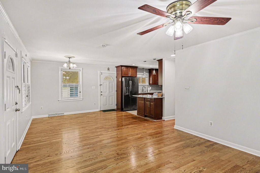 Image 6 of property listing at 1602 ERSKINE ST, Hyattsville, MD 20783