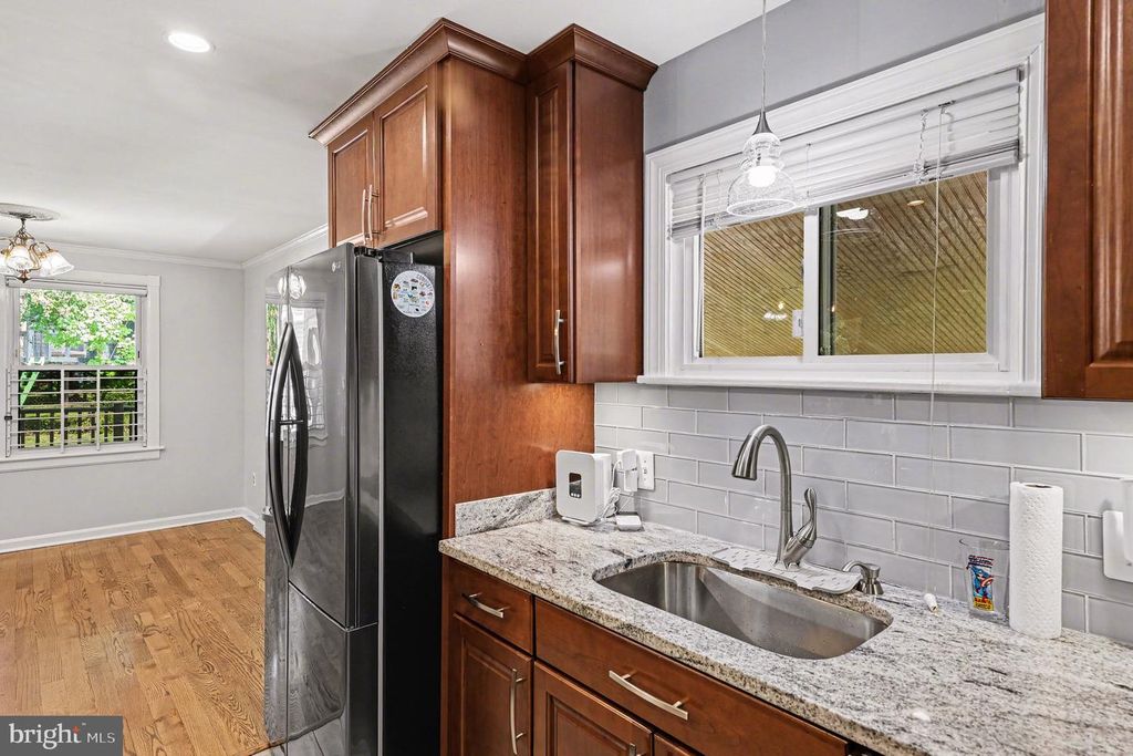 Image 9 of property listing at 1602 ERSKINE ST, Hyattsville, MD 20783