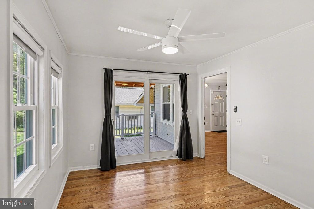 Image 10 of property listing at 1602 ERSKINE ST, Hyattsville, MD 20783