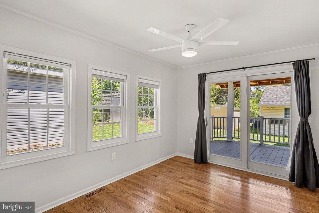 Image 11 of property listing at 1602 ERSKINE ST, Hyattsville, MD 20783