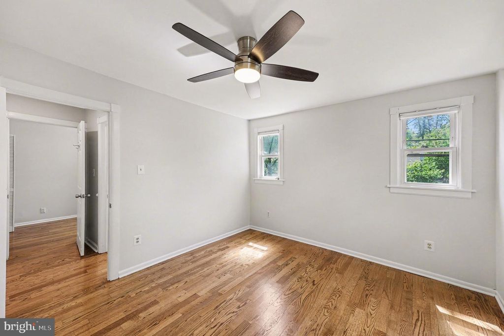 Image 14 of property listing at 1602 ERSKINE ST, Hyattsville, MD 20783