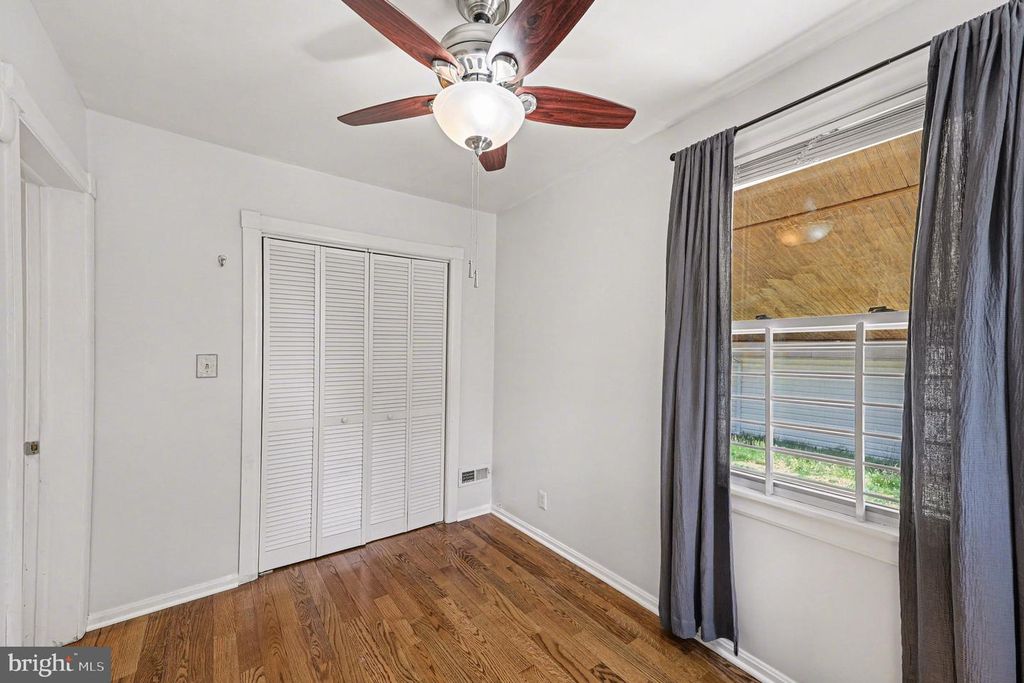 Image 16 of property listing at 1602 ERSKINE ST, Hyattsville, MD 20783