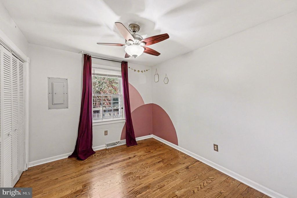 Image 18 of property listing at 1602 ERSKINE ST, Hyattsville, MD 20783