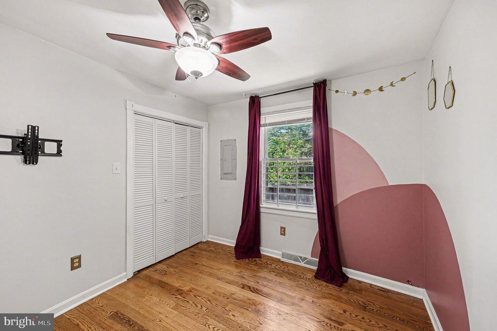 Image 19 of property listing at 1602 ERSKINE ST, Hyattsville, MD 20783