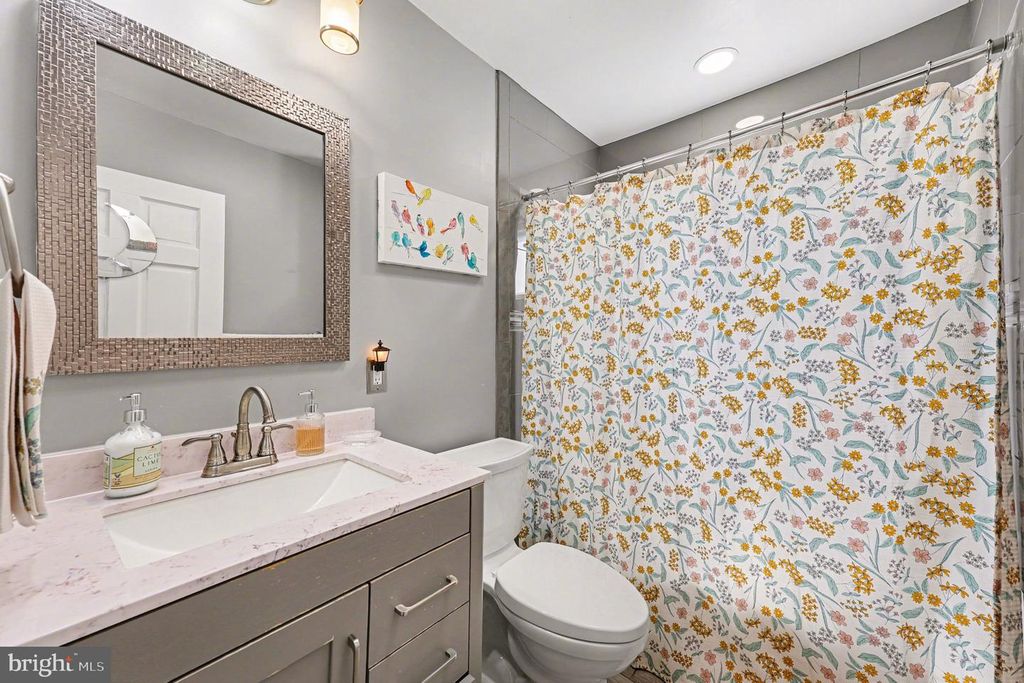 Image 21 of property listing at 1602 ERSKINE ST, Hyattsville, MD 20783