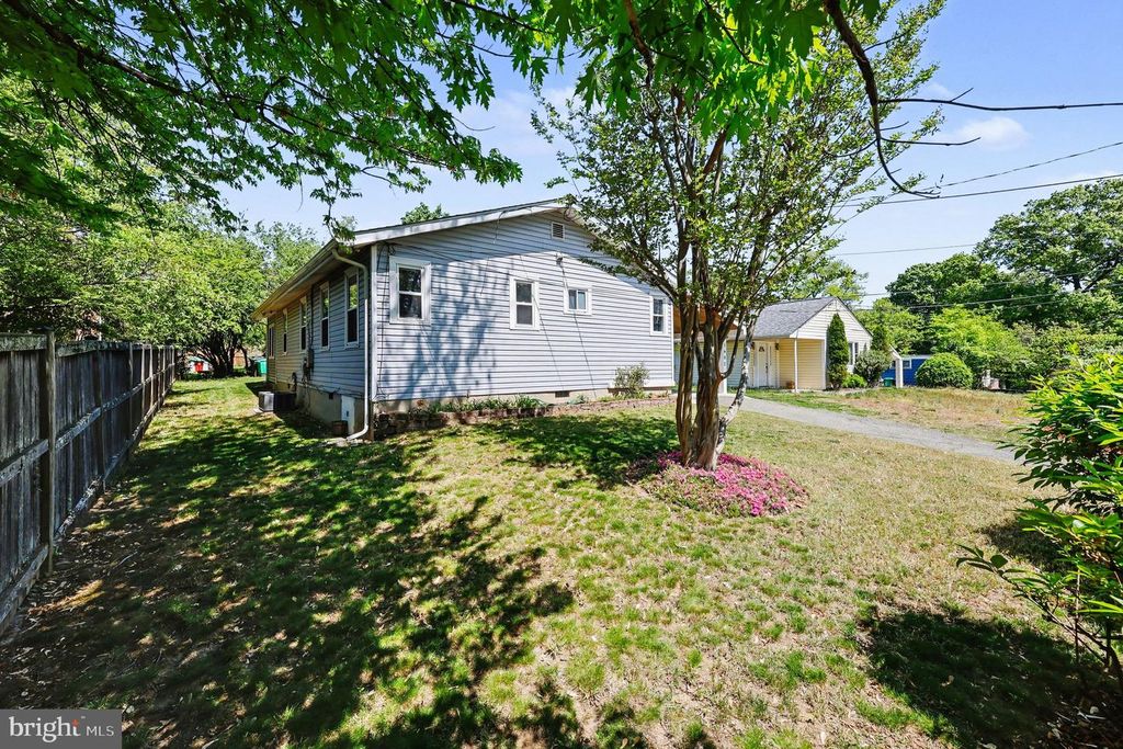 Image 24 of property listing at 1602 ERSKINE ST, Hyattsville, MD 20783