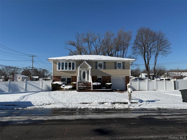 118 Lincoln Avenue, Deer Park, NY 11729