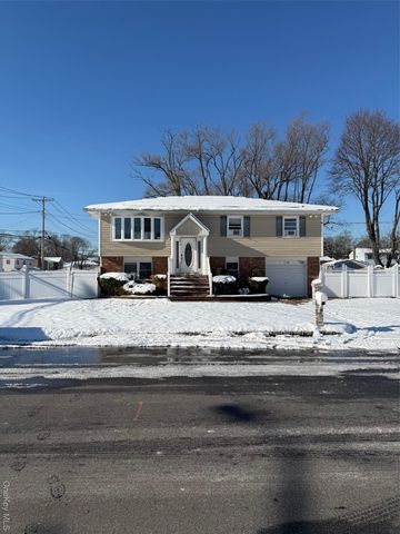 118 Lincoln Avenue, Deer Park, NY 11729