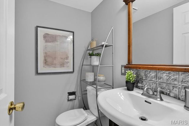 8720 Garden Court, St Louis, MO 63144