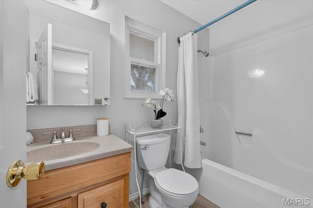 8720 Garden Court, St Louis, MO 63144