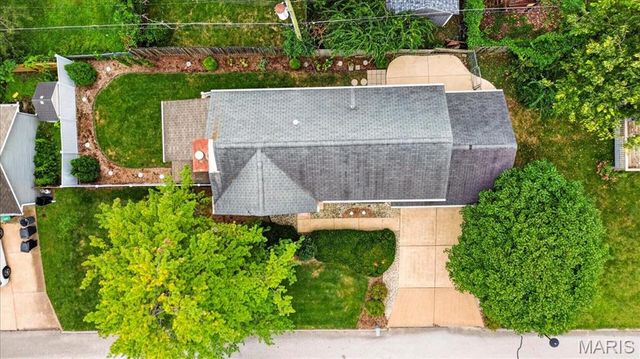 8720 Garden Court, St Louis, MO 63144