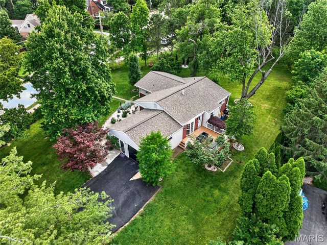 9211 Old Bonhomme Road, Olivette, MO 63132