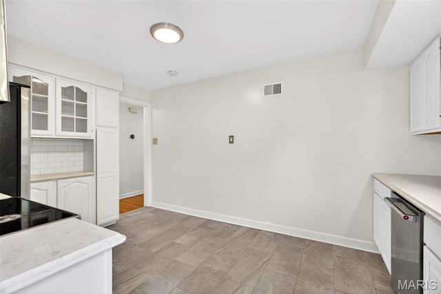 9211 Old Bonhomme Road, Olivette, MO 63132
