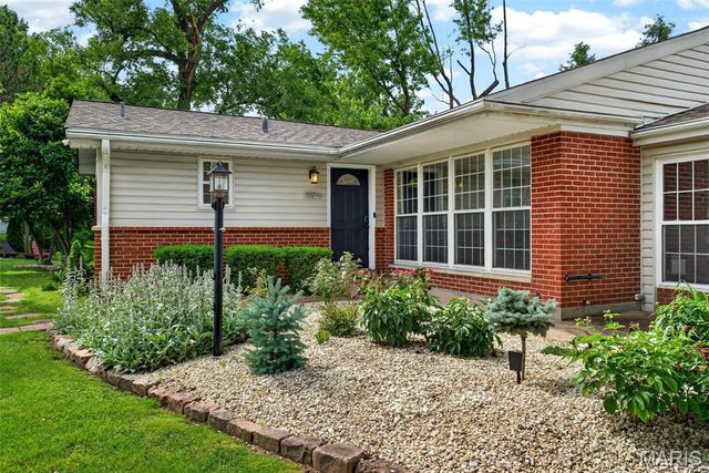 9211 Old Bonhomme Road, Olivette, MO 63132