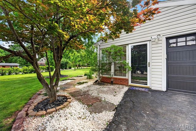 9211 Old Bonhomme Road, Olivette, MO 63132