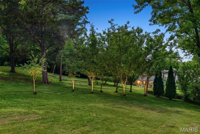9211 Old Bonhomme Road, Olivette, MO 63132