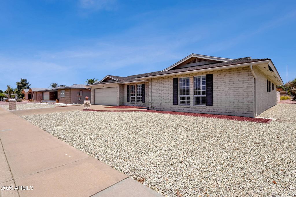 Image 1 of property listing at 4056 E CAPRI Avenue, Mesa, AZ 85206