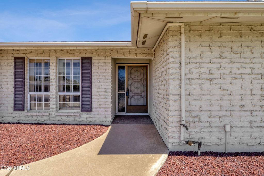 Image 4 of property listing at 4056 E CAPRI Avenue, Mesa, AZ 85206