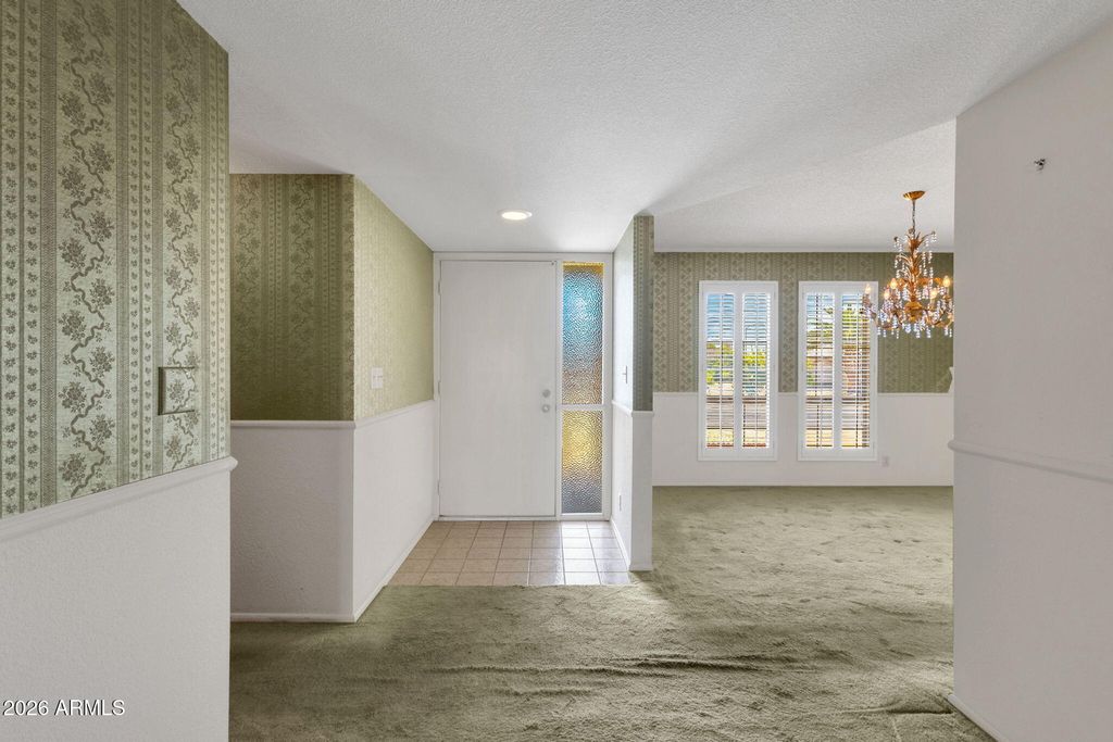 Image 5 of property listing at 4056 E CAPRI Avenue, Mesa, AZ 85206